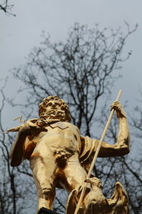 众神之王究竟是宙斯还是奥丁？探究古代神话中两位众神之王的差异和共通点